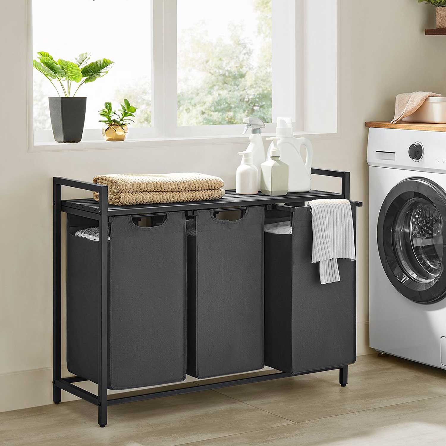 VASAGLE - Meuble Linge Sale, Meuble Buanderie avec Panier à Linge, Panier a Linge Bois, 3 Compartiment, Sacs en Amovible, 3x38L, Noir et Gris