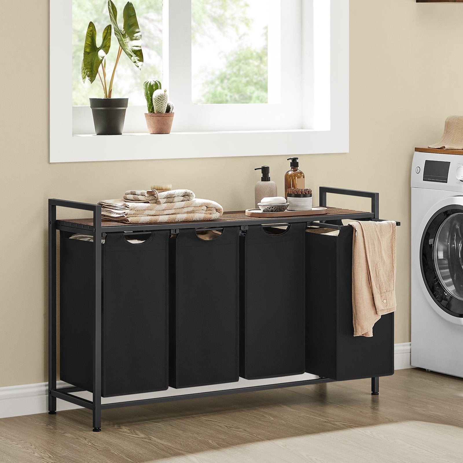 VASAGLE - Panier à Linge, 4 x 40 L, Meuble Panier à Linge, Corbeille à Linge, 4 Sacs Amovibles en Tissu Oxford, Étagère, Cadre en Métal, Marron Noir