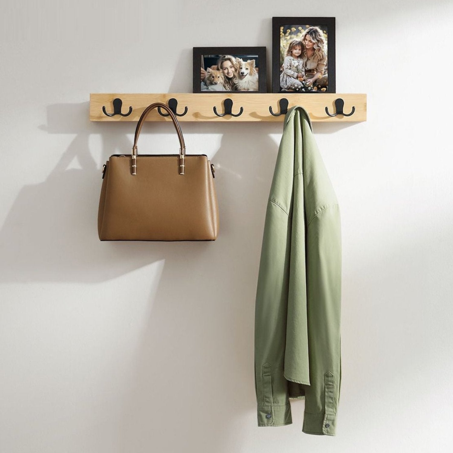 SONGMICS - Porte manteau Mural, Patère Murale, Patères avec Étagère, 5 Crochets Doubles en Métal, Gain de Place, Charge Jusqu’à 25kg Chacun, Beige