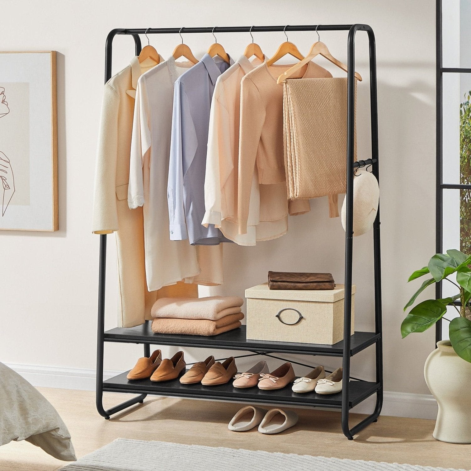 VASAGLE - Portant Vêtement Solide, jusqu'à 190 kg, Porte Vetement Chambre, Porte-manteau avec 2 étagères, 6 Crochets, Acier, Style Industriel, Noir