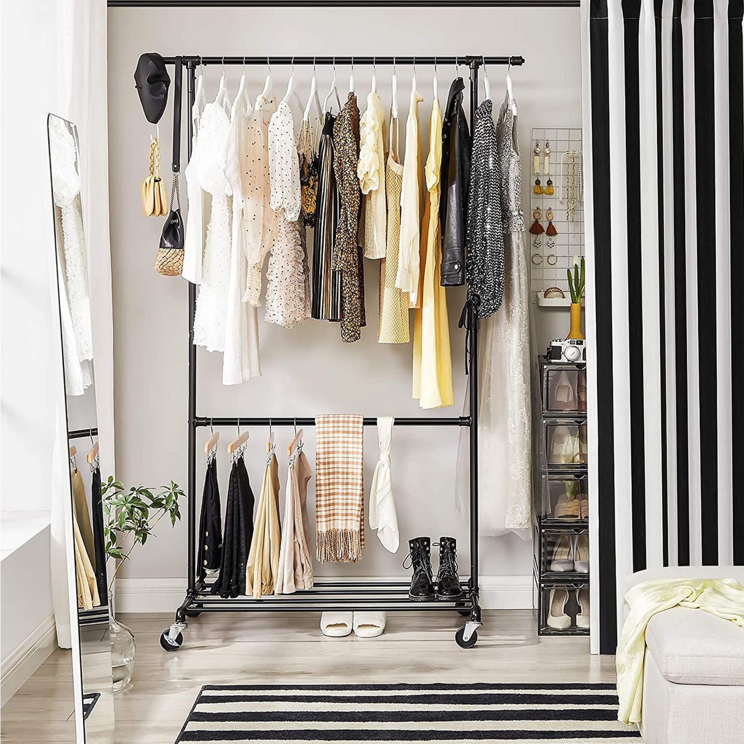 SONGMICS - Porte-manteau Industriel en Roulette, Charge 110 kg, Double Barre, Portant en Métal, Présentoir commercial robuste, Noir