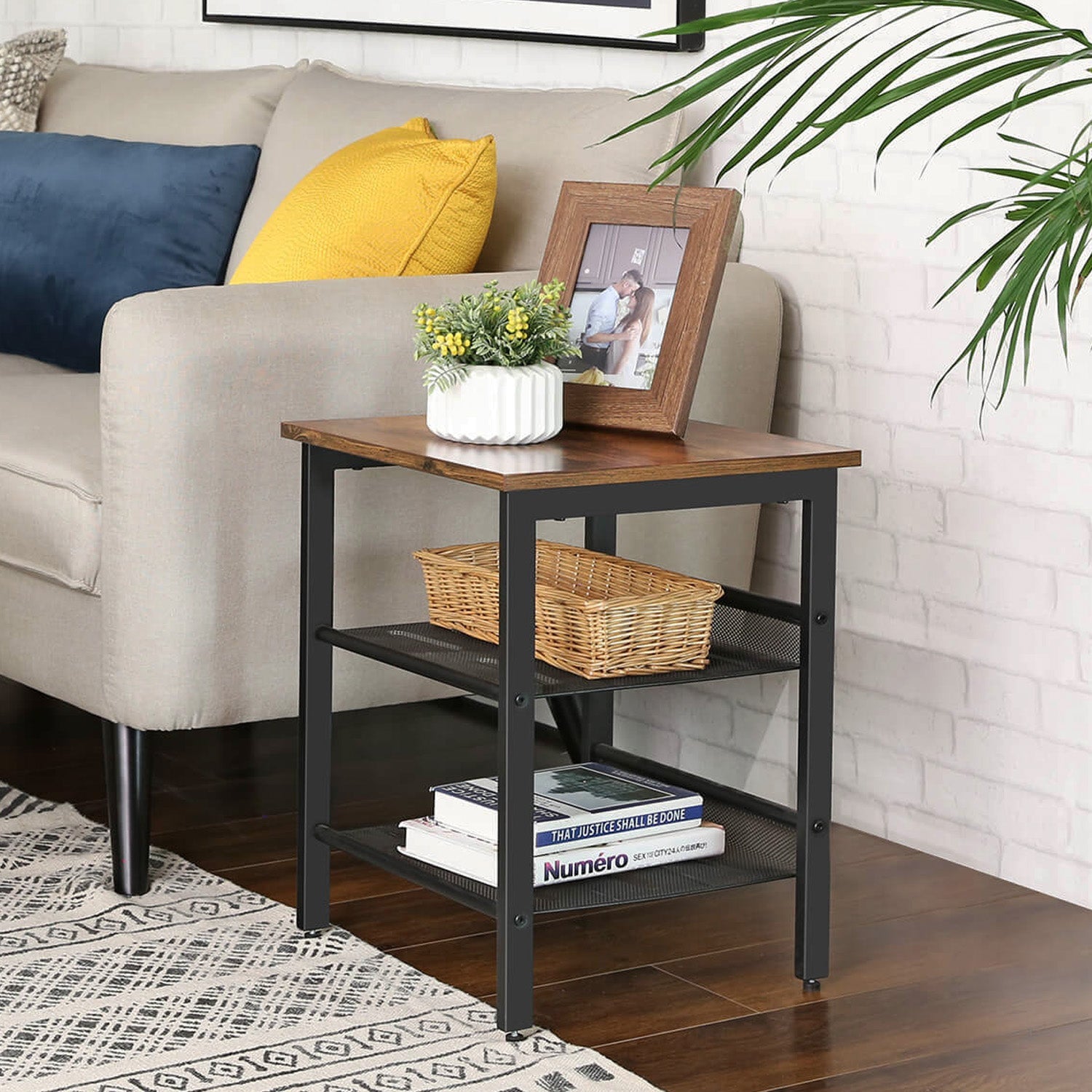 VASAGLE - Table d’Appoint, Table de Chevet avec 2 Étagères Réglables en Maille, Table de Nuit, Table Basse, Style Industriel