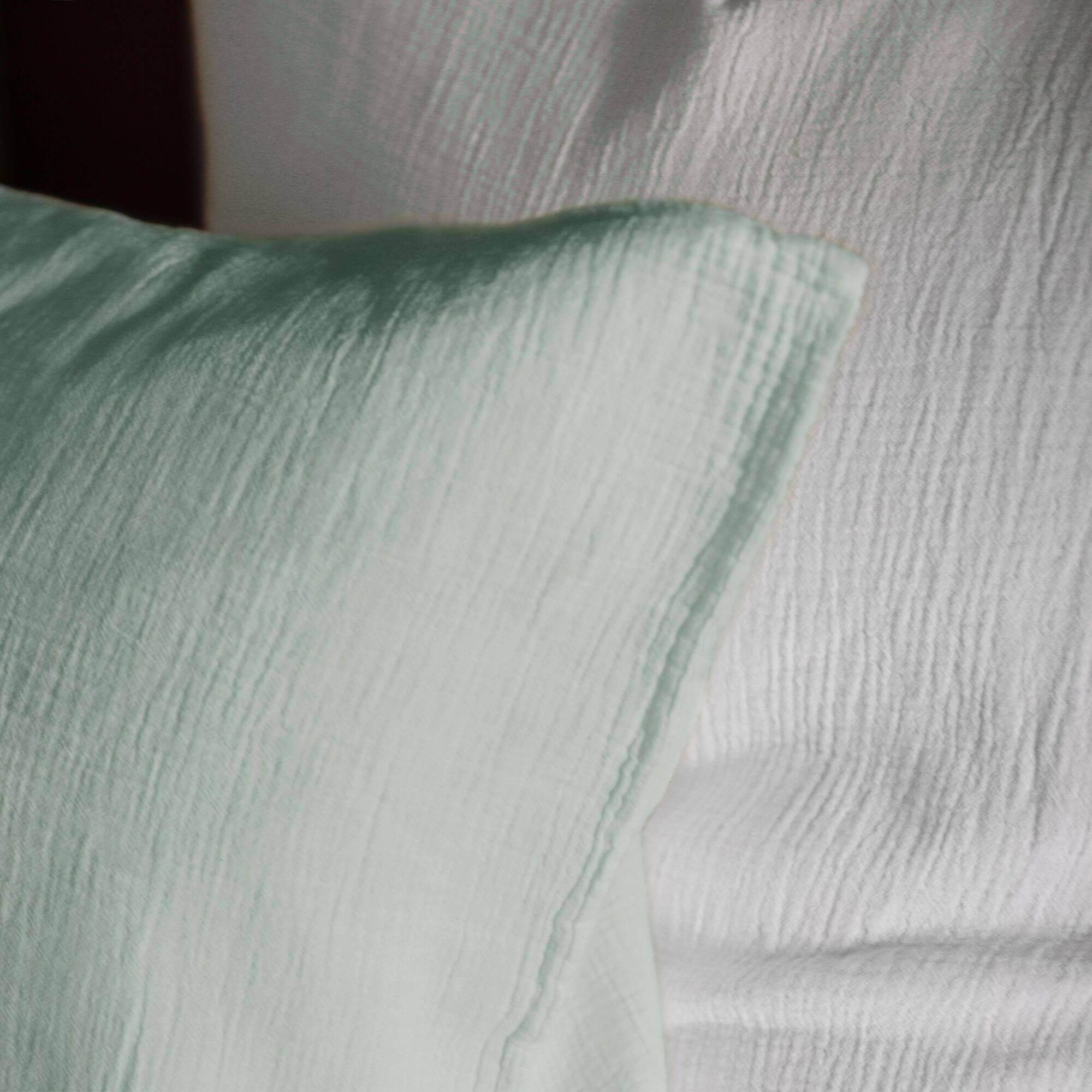 Taie d'oreiller gaze de coton bio Lou CAMIF - Vert d'eau - 50 x 70 cm